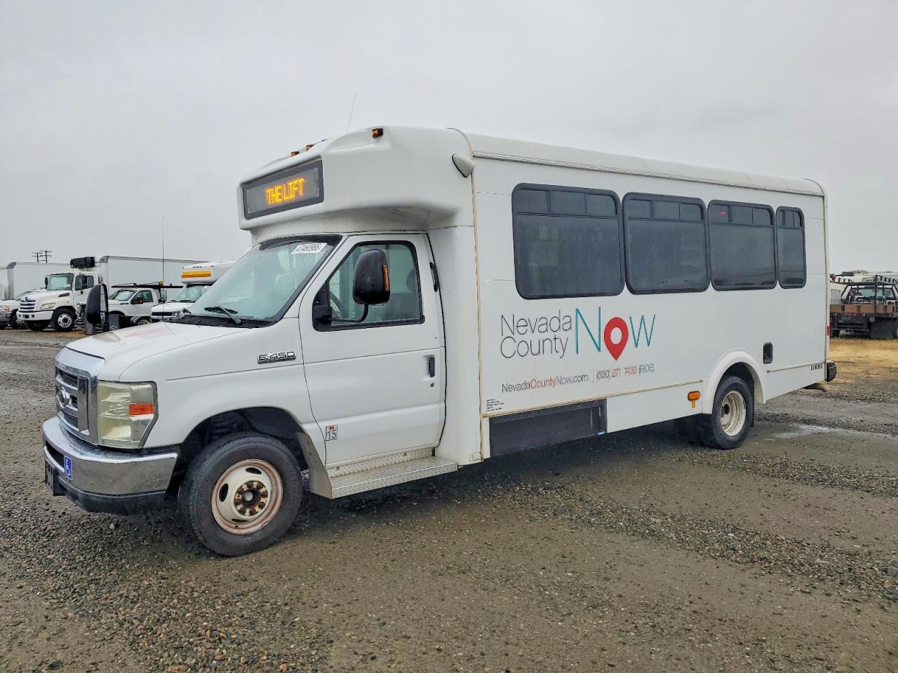 2013 Ford Econoline E450 Super Duty Cutaway Van