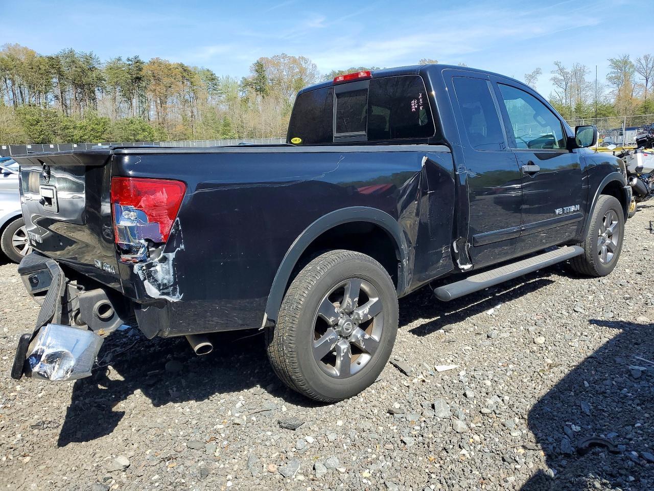 2015 Nissan Titan SV