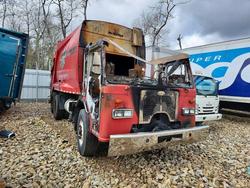 Peterbilt Vehiculos salvage en venta: 2006 Peterbilt 320 Refuse Truck