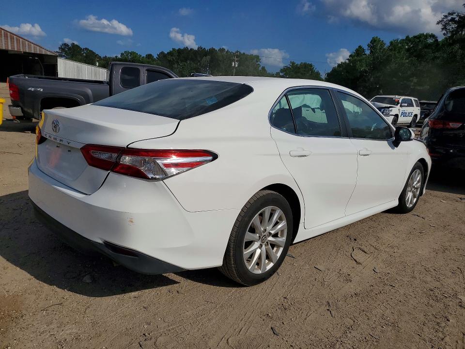 2018 Toyota Camry le