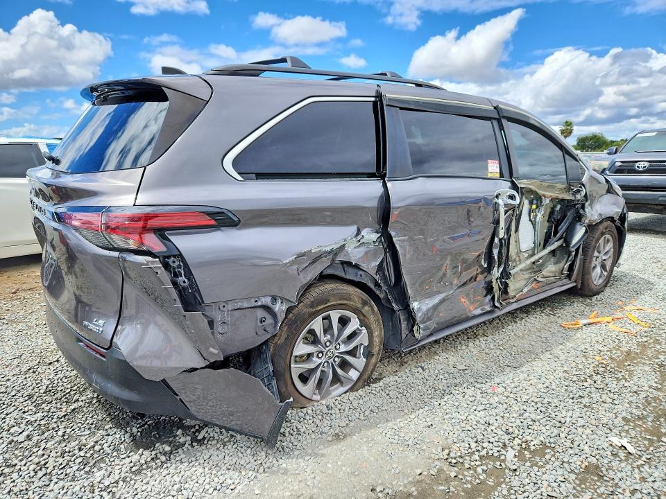2022 Toyota Sienna le