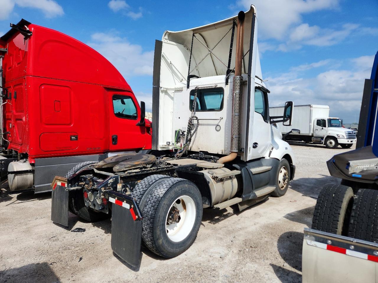 2019 Kenworth T680 Semi Truck