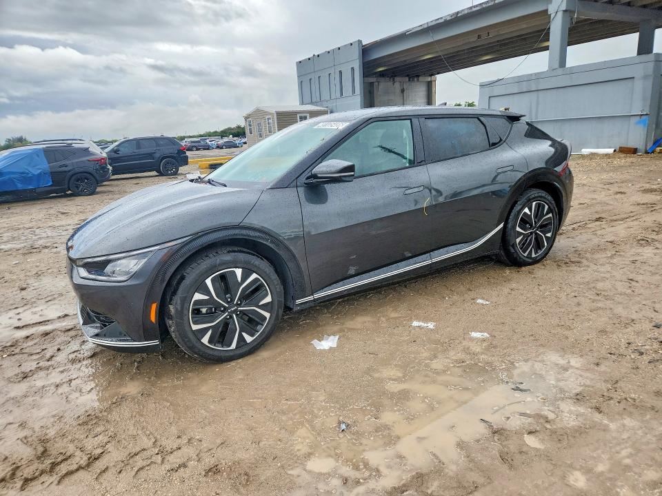 2023 KIA EV6 Wind