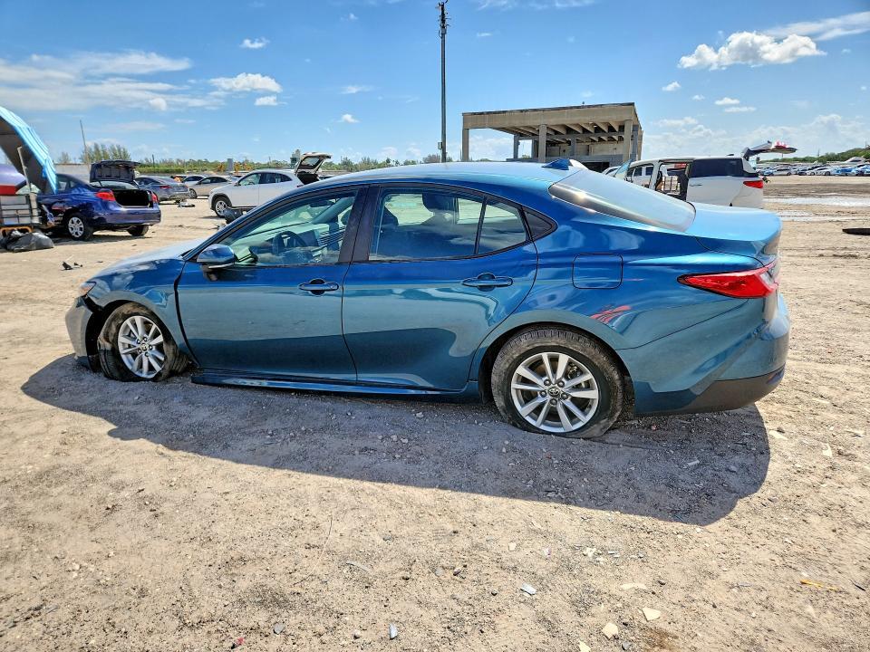 2025 Toyota Camry le