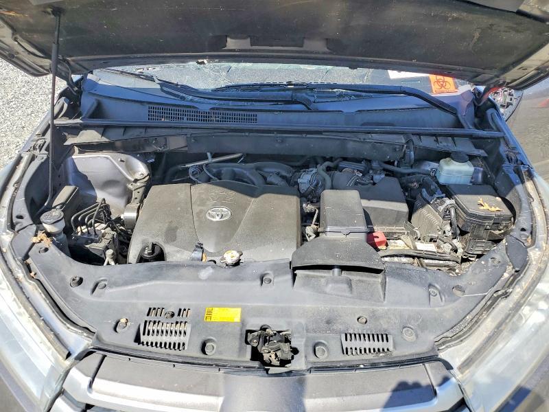 2018 Toyota Highlander le Plus