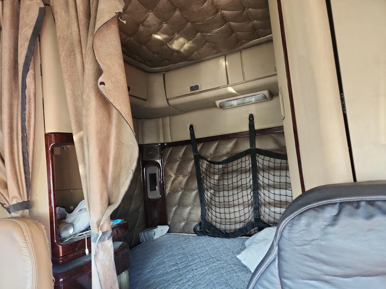 2015 Freightliner Conventional Coronado 132