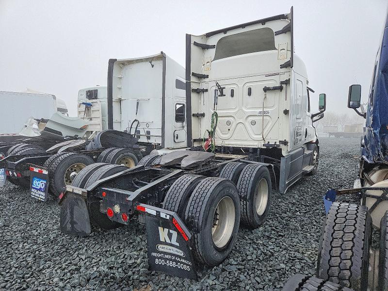 2020 Freightliner Cascadia 116 Semi Truck