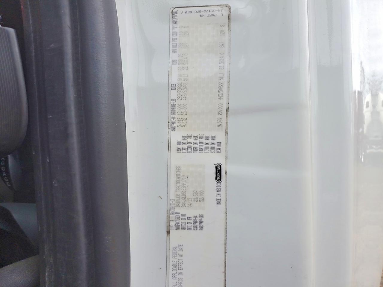 2014 Freigliner 2000 Freightliner Semi Truck