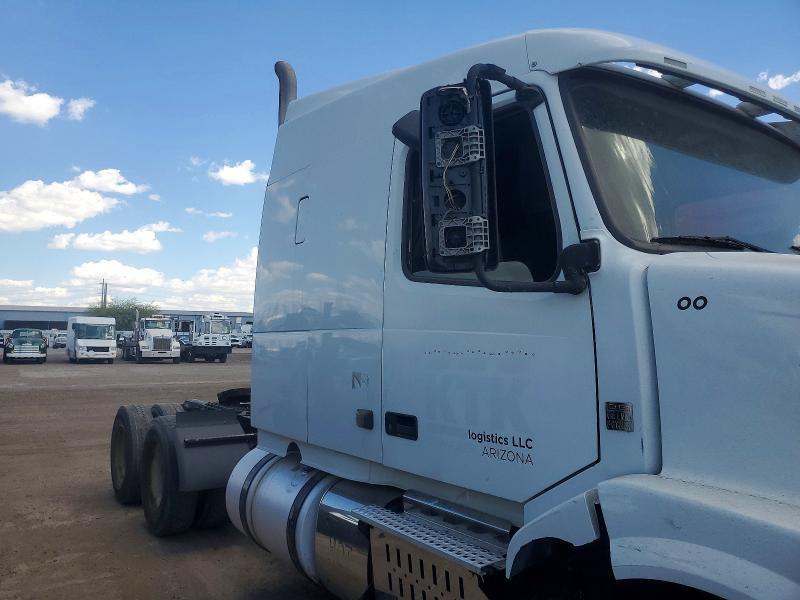 2016 Volv O VNL Semi Truck