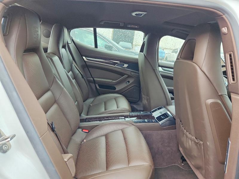 2016 Porsche Panamera 2