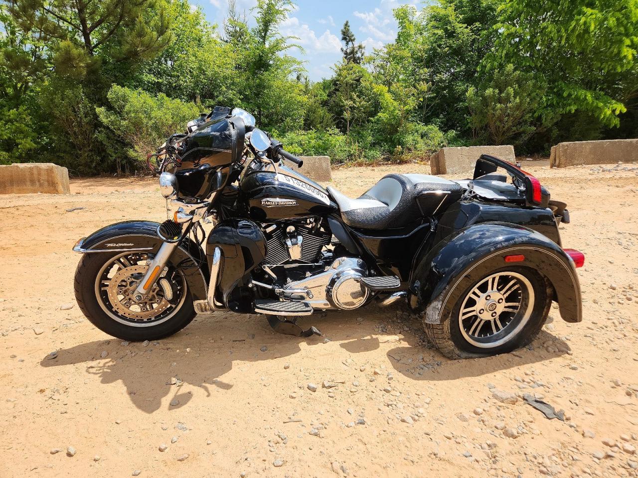 2017 Harley-Davidson Flhtcutg TRI Glide Ultra
