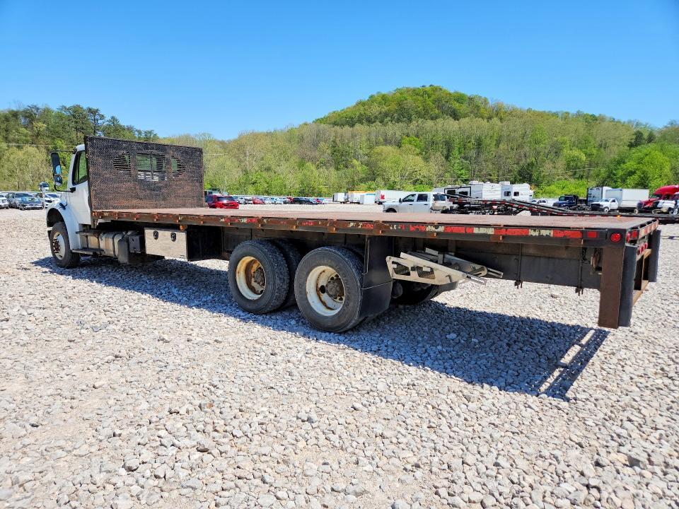 2015 Freightliner Business Class M2 Flatbed Truck