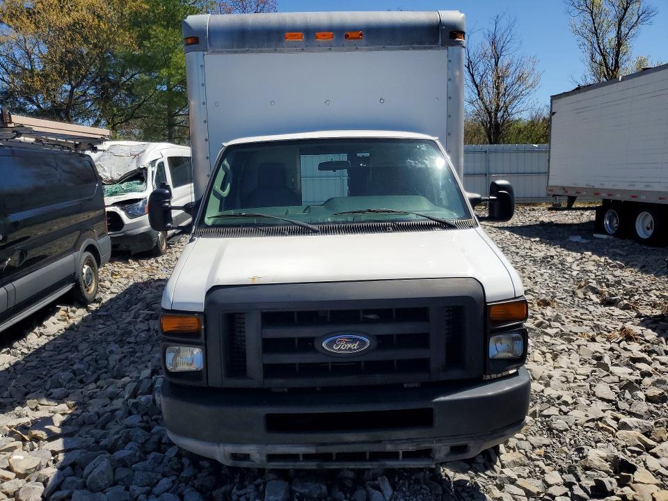2010 Ford Econoline E350 Super Duty Cutaway Van