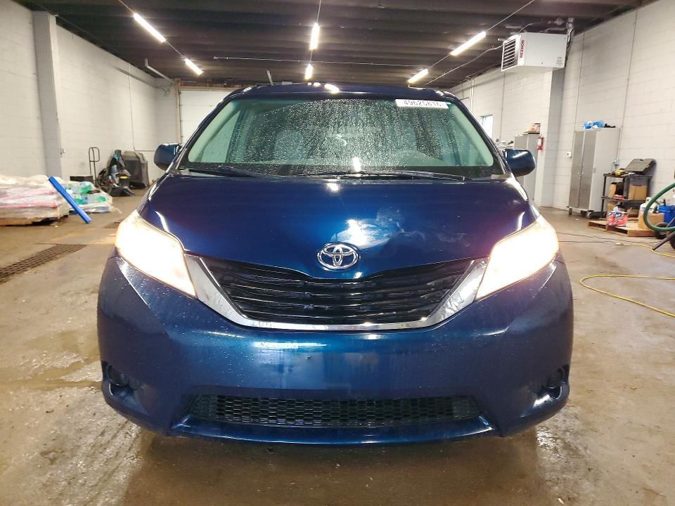 2011 Toyota Sienna le