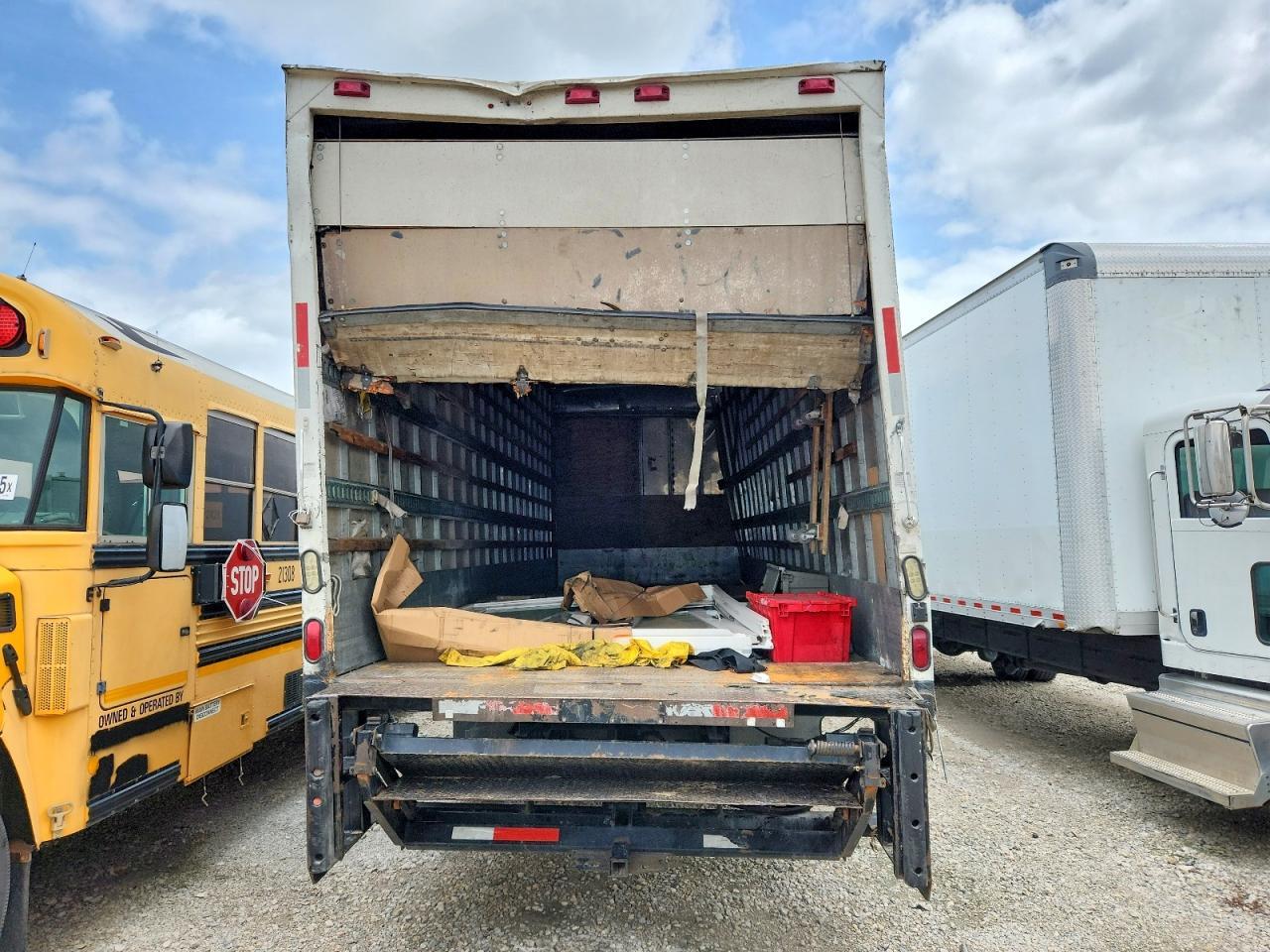 2005 Kenworth T300 BOX Truck
