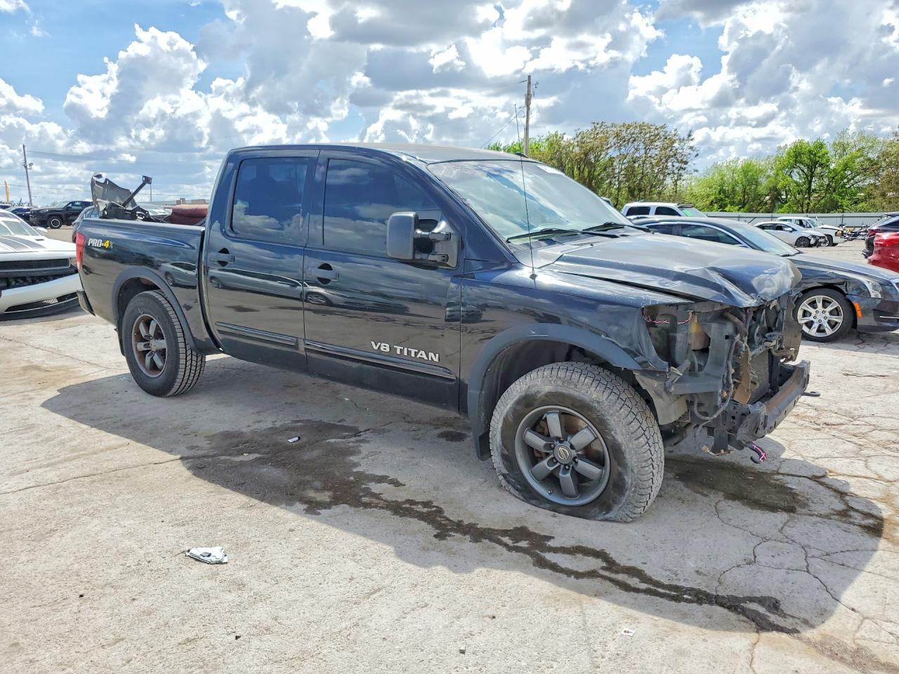 2013 Nissan Titan SV