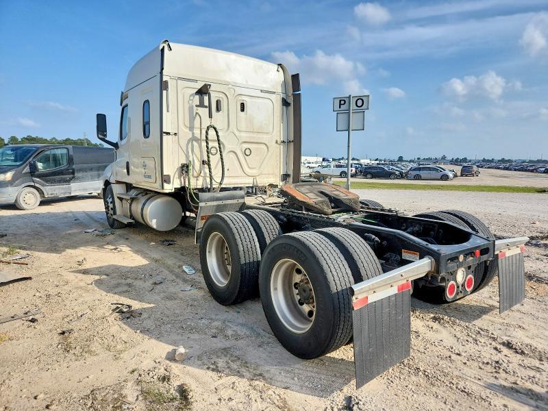 2020 Freightliner Cascadia 126