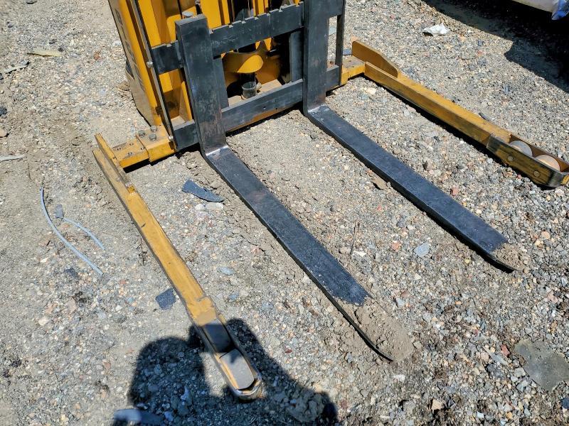 2012 Big Joe S22-116 Pallet Jack