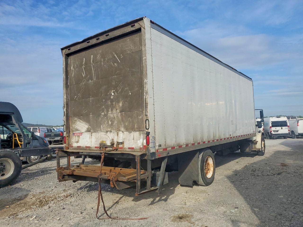 2016 Freigliner 2016 Freightliner Business Class M2 BOX Truck