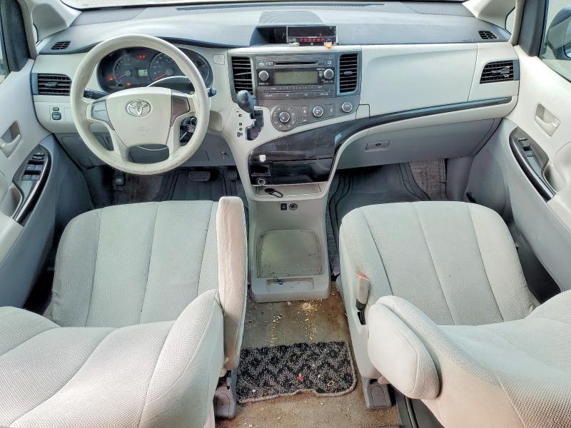 2013 Toyota Sienna l 7-passenger