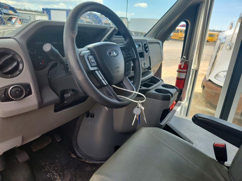 2024 Ford Econoline E450 Super Duty Cutaway Van