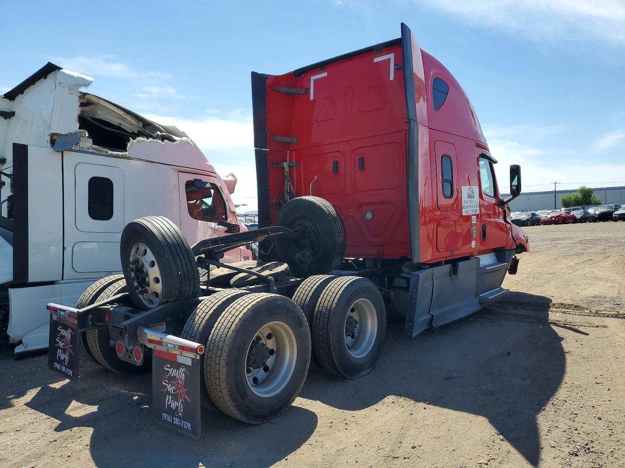 2019 Freightliner Cascadia 126