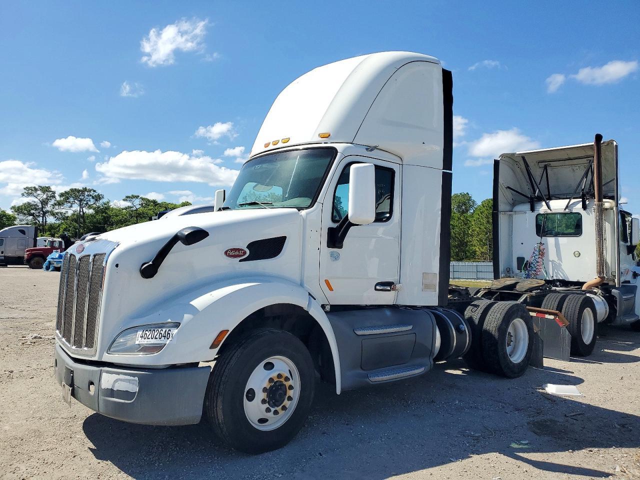2016 Peterbilt 579 Semi Truck