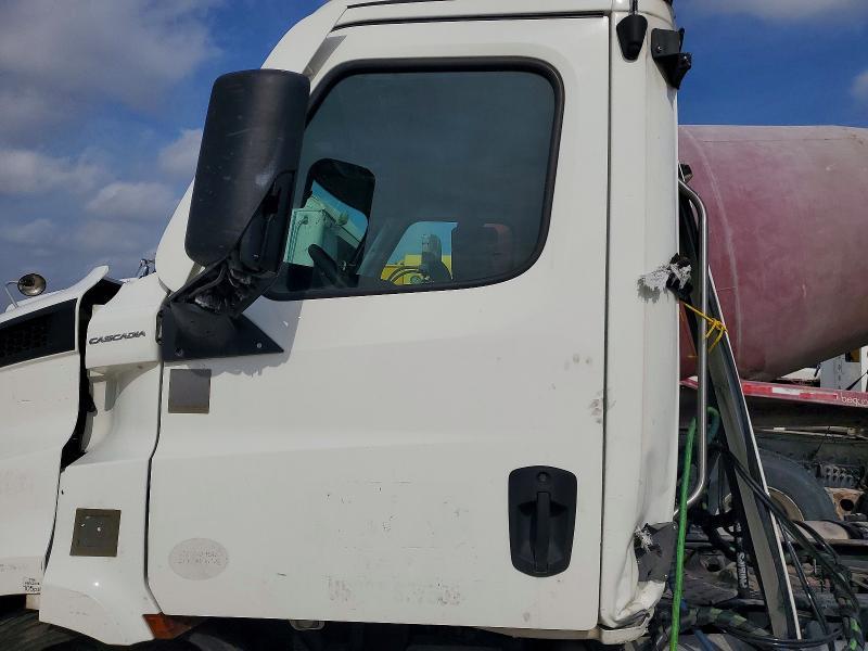 2022 Freigliner 2022 Freightliner Cascadia 116 Semi Truck