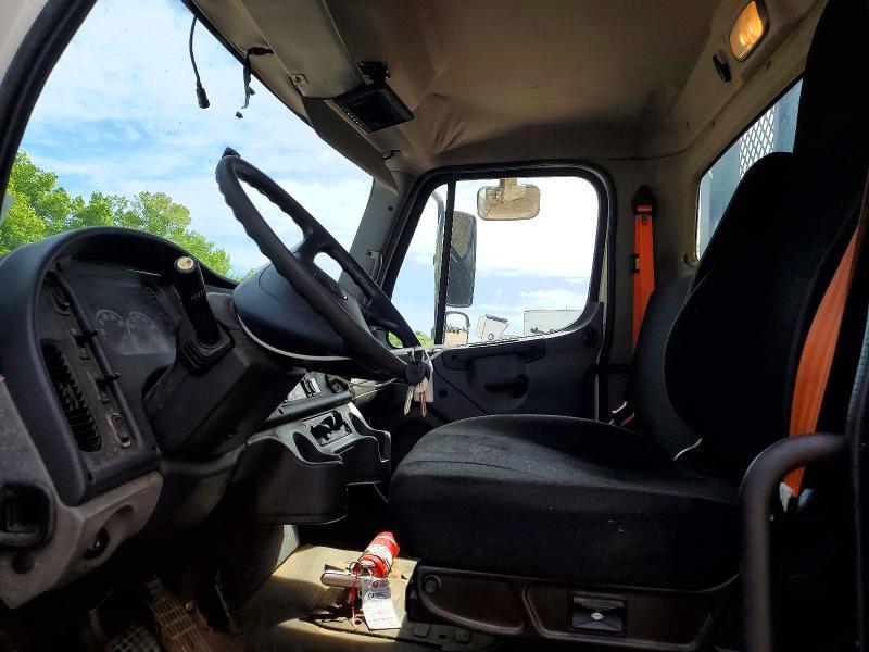 2016 Freigliner 2016 Freightliner Business Class M2 Flatbed Truck