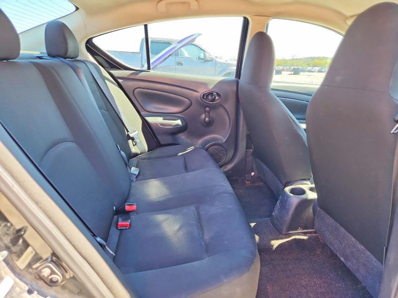 2015 Nissan Versa 1.6 s Plus