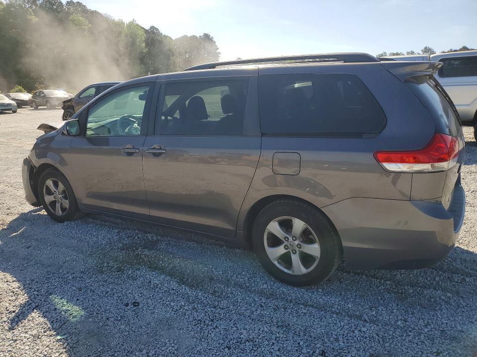 2012 Toyota Sienna le 8-passenger