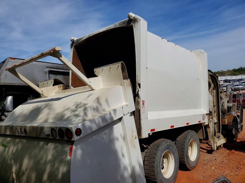 2022 Peterbilt 520 Refuse Truck