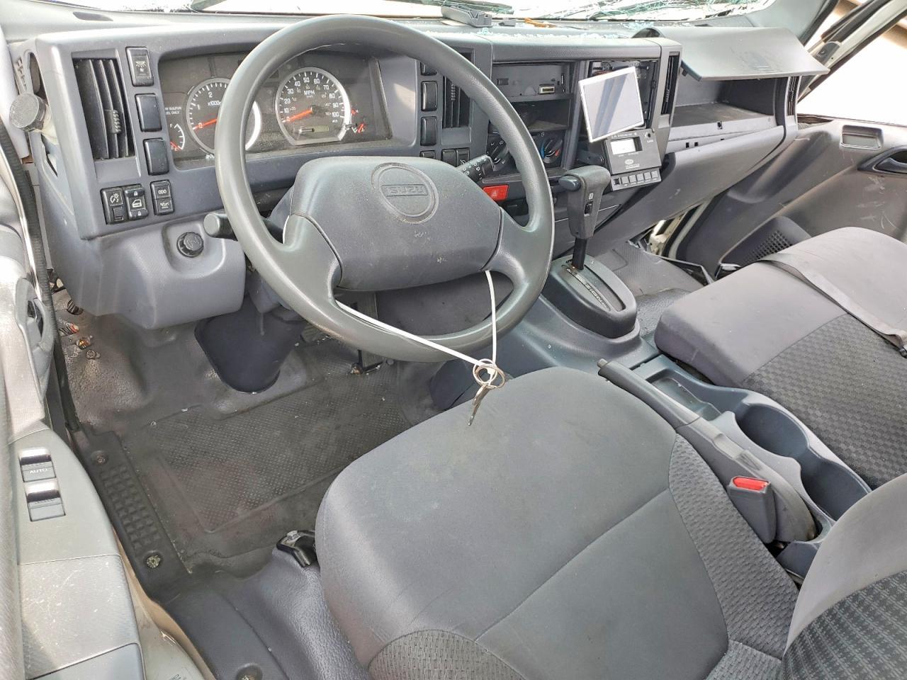 2013 Isuzu NRR Refrigerated BOX Truck