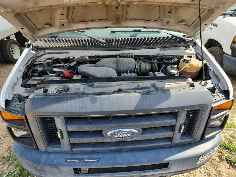 2013 Ford Econoline E350 Super Duty Cutaway Van