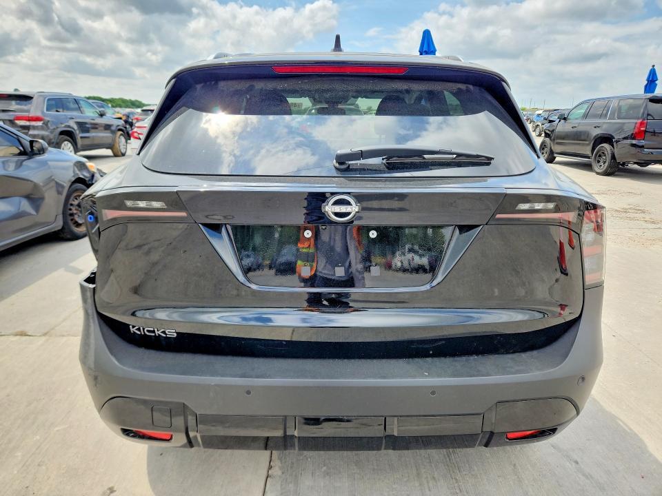 2026 Nissan Kicks sv
