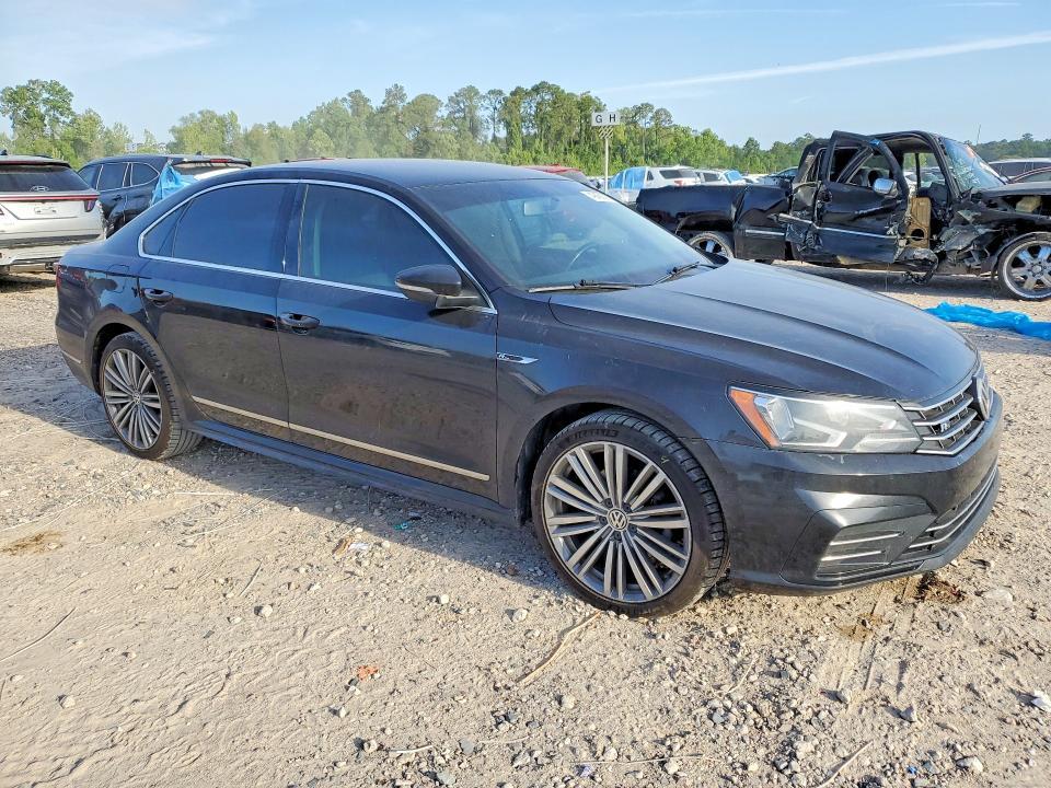 2017 Volkswagen Passat R-line