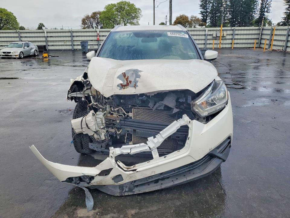 2018 Nissan Kicks sv