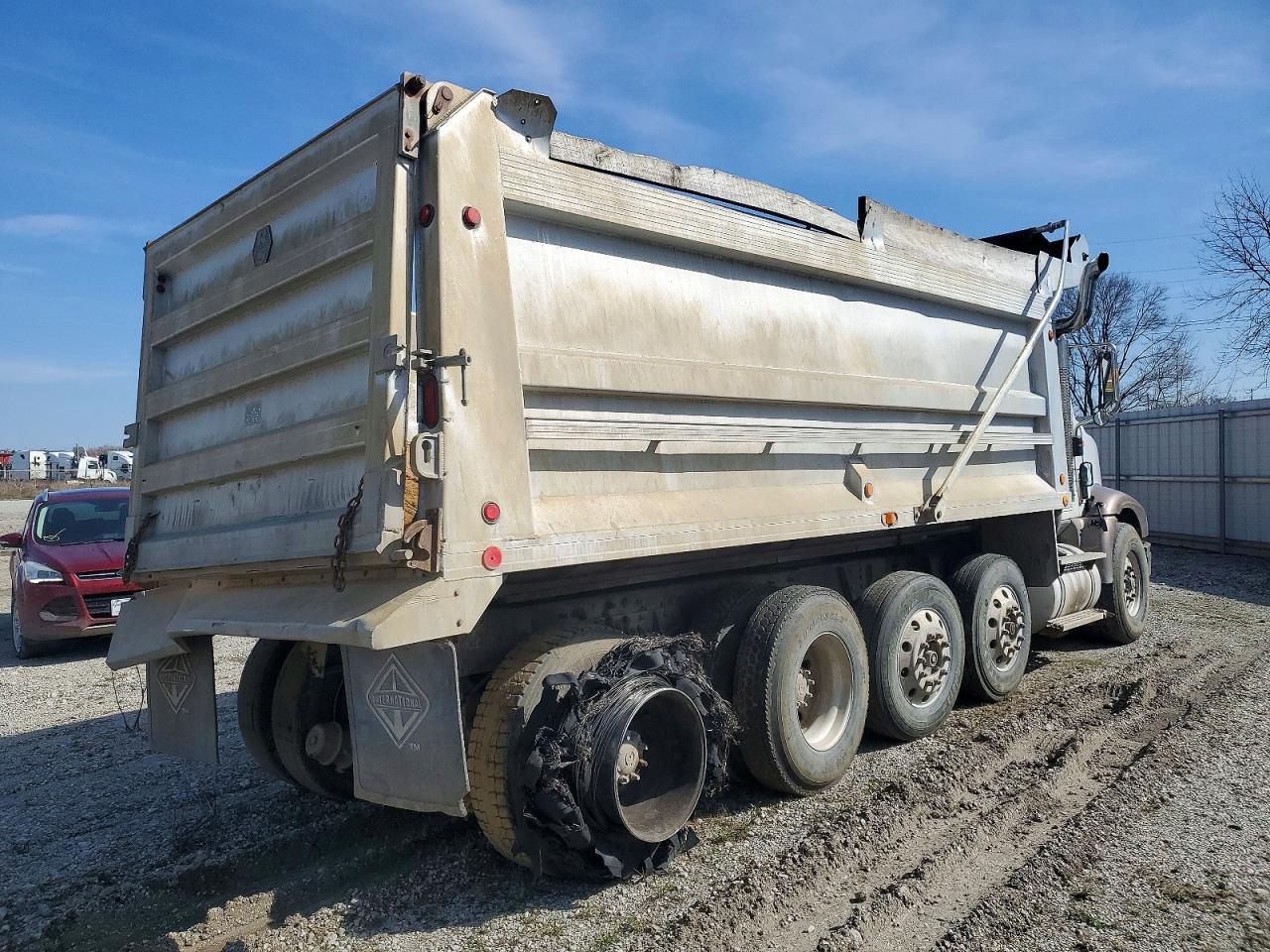 2001 International 9200I Dump Truck