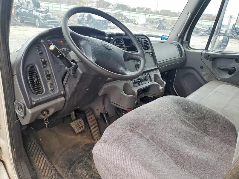 2014 Freigliner 2014 Freightliner Business Class M2 BOX Truck