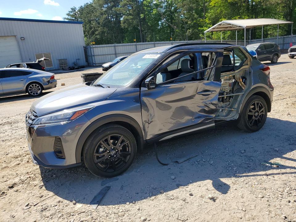2023 Nissan Kicks sr