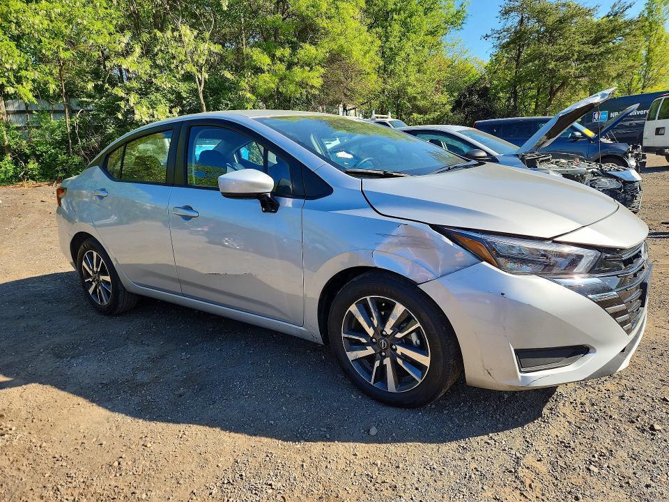 2025 Nissan Versa sv