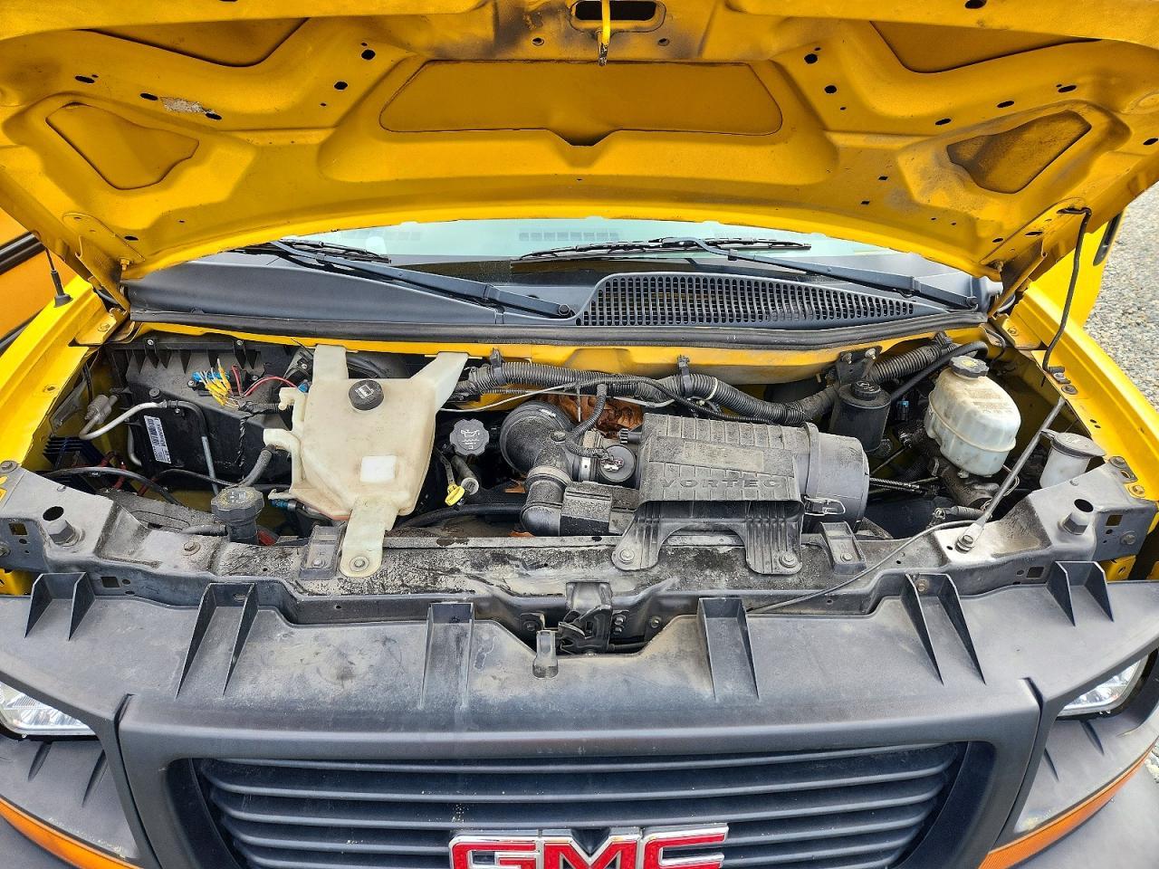 2011 GMC Savana BOX Truck