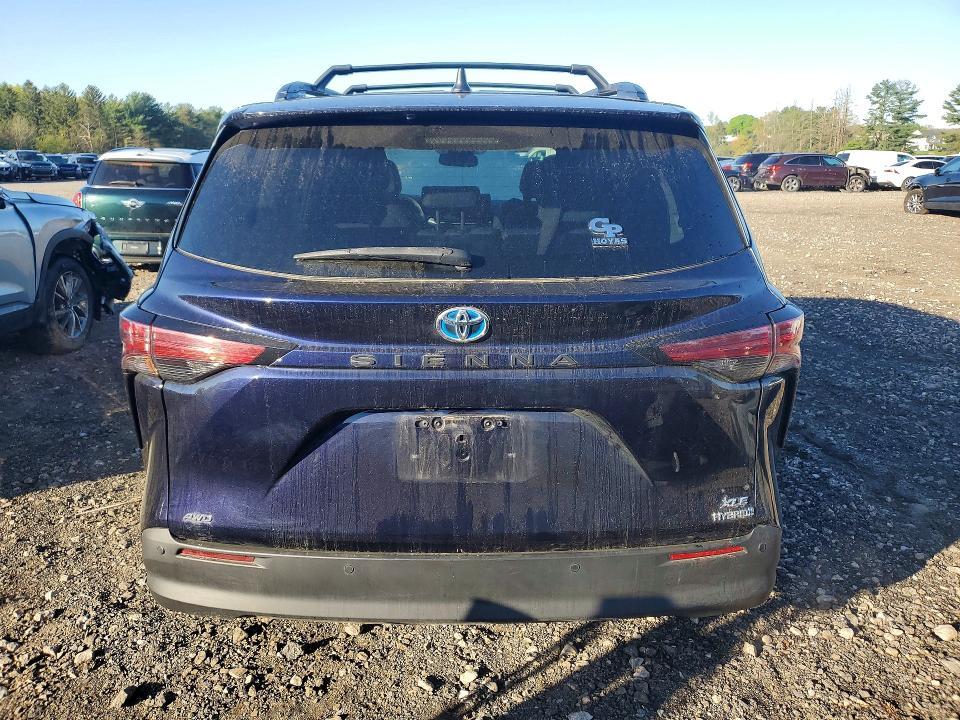 2021 Toyota Sienna xle