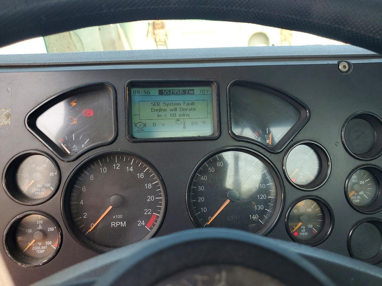 2016 Mack CXU613 Semi Truck