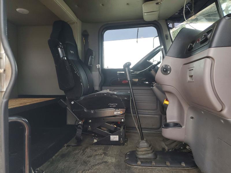 2016 Peterbilt 365 Car Hauler Truck