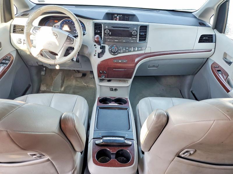 2011 Toyota Sienna-v6