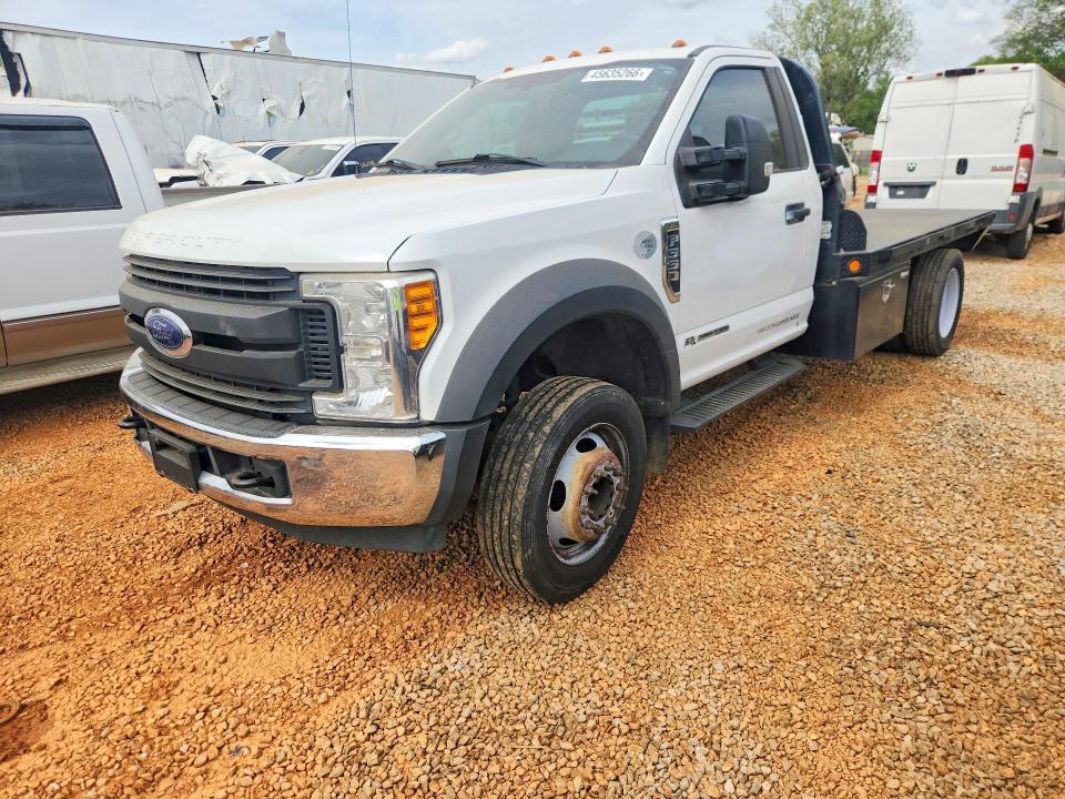 2017 Ford F550 Super Duty Flatbed Truck