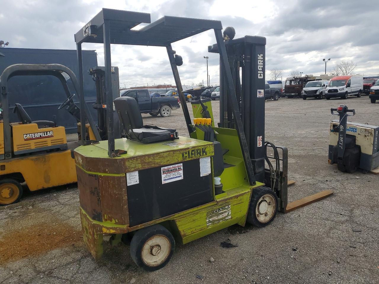 2000 Clark Forklift