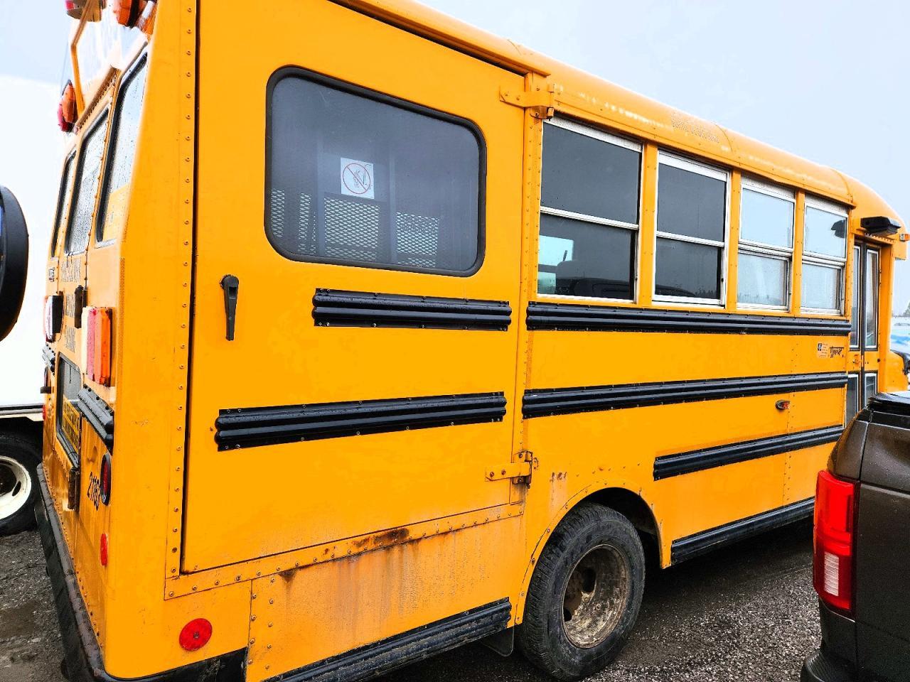 2011 Chevrolet 2011 Thomas Minotour G4500-School Bus