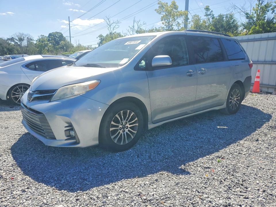 2019 Toyota Sienna xle 8-passenger